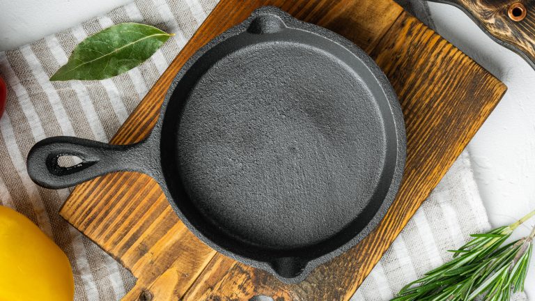 https://www.tastingtable.com/1551151/clever-use-cast-iron-skillet-control-heat/