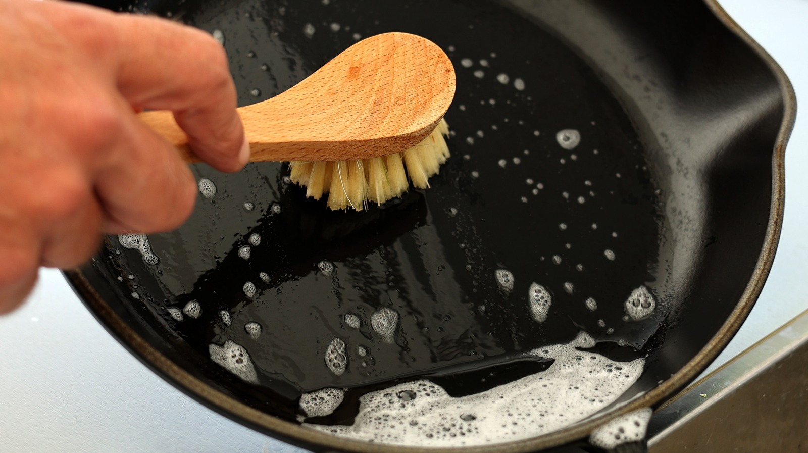 https://www.tastingtable.com/1581664/clean-cast-iron-easy/