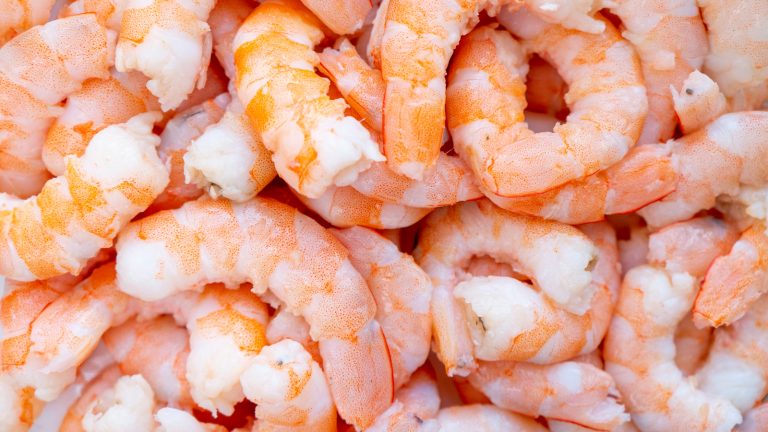 https://www.tastingtable.com/741527/heres-how-you-can-tell-if-shrimp-is-undercooked/