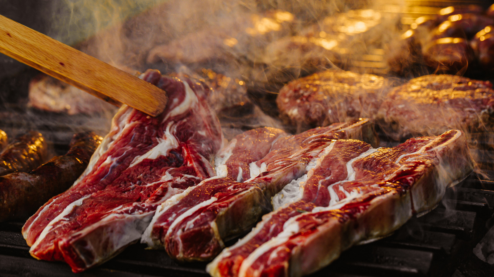 https://www.tastingtable.com/1593732/tip-choosing-steak-for-smoking/