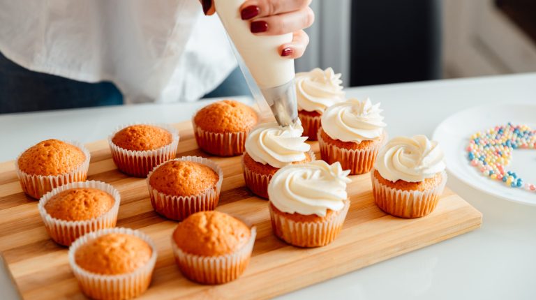 https://www.tastingtable.com/1595148/how-to-butter-store-bought-frosting/