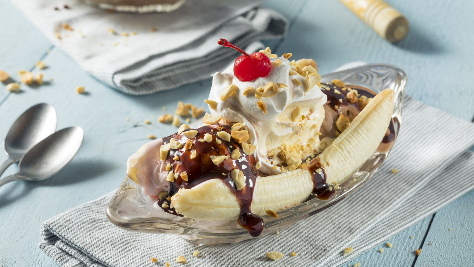 https://www.tastingtable.com/1602420/deep-fried-banana-split/