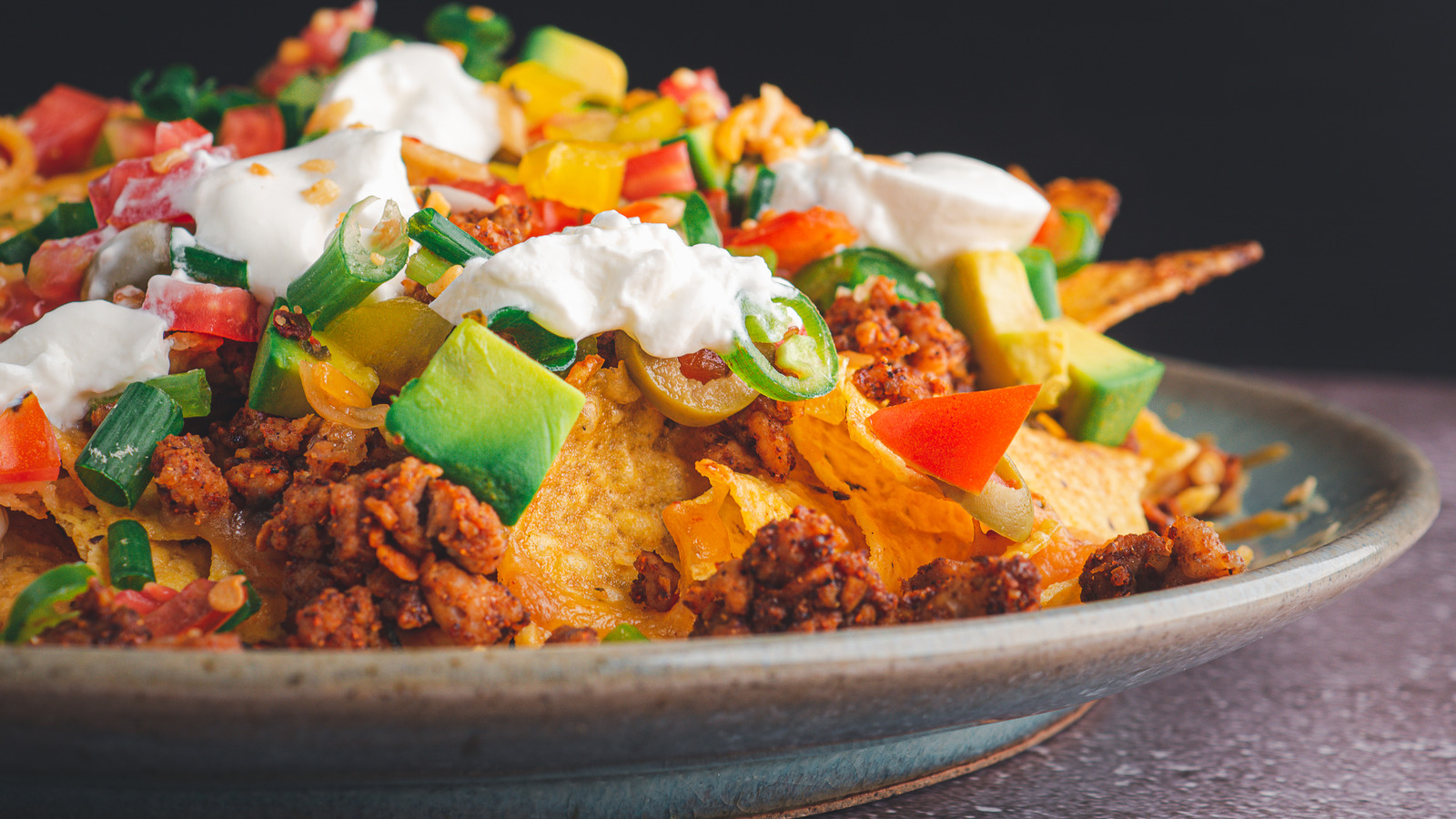 https://www.tastingtable.com/766811/heres-how-you-should-be-reheating-nachos/